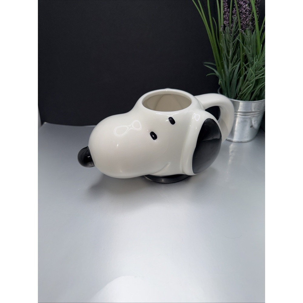 Peanuts Snoopy Molded Head 16-Ounce Ceramic Mug white/Black‎ Crazing